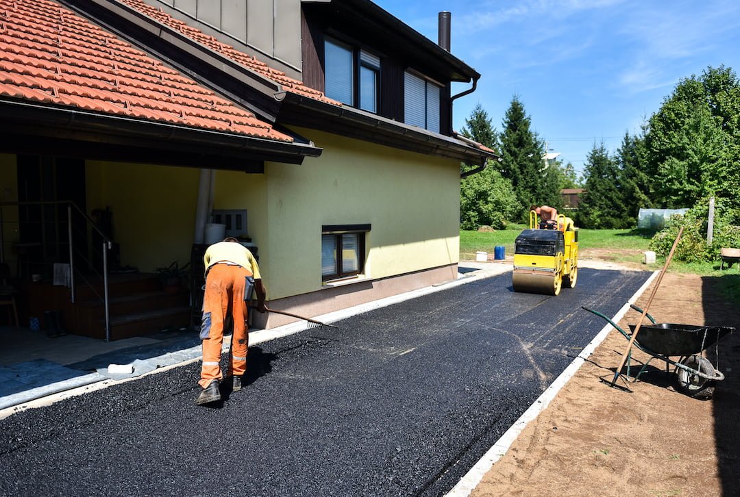 asphalt driveway paving 